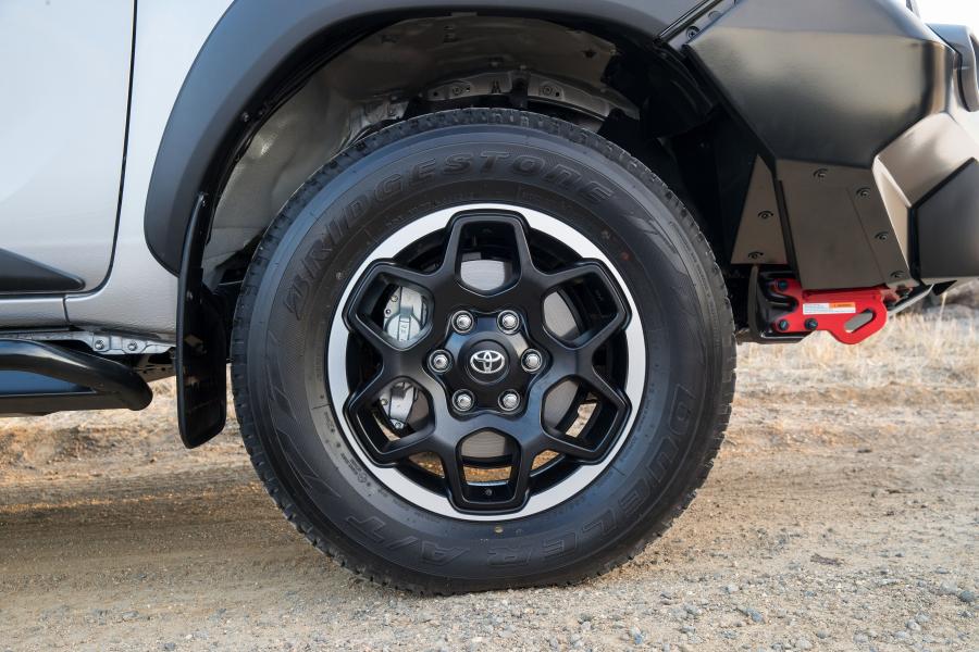 Колеса Toyota Hilux Rugged X Double Cab 2018 года  (AU) (фото 33 из 46)
